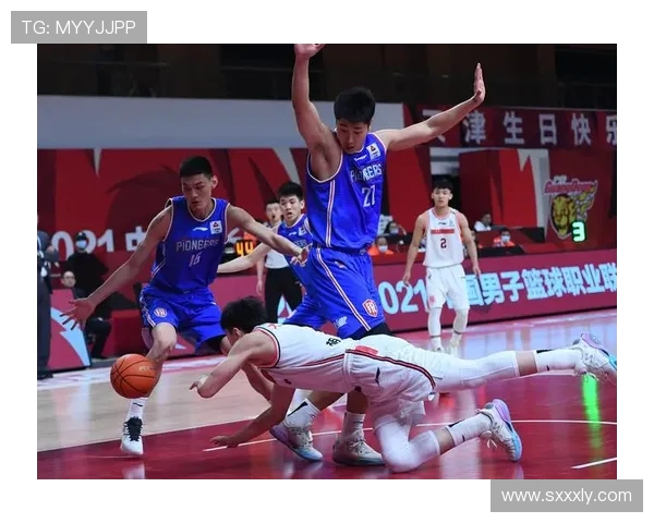 CBA激战东莞大益迎战北京队全力争胜展现篮球魅力 CBA激战东莞大益迎战北京队全力争胜展现篮球魅力