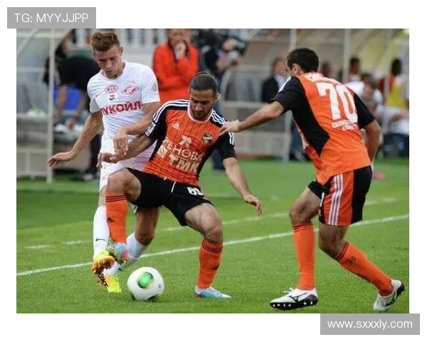 乌拉尔与苏维埃翼的对决分析与战术探讨