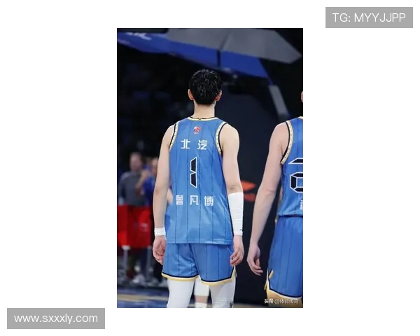 曾凡博的篮球之路:从青涩少年到职业赛场的奋斗与荣耀 曾凡博的篮球之路:从青涩少年到职业赛场的奋斗与荣耀