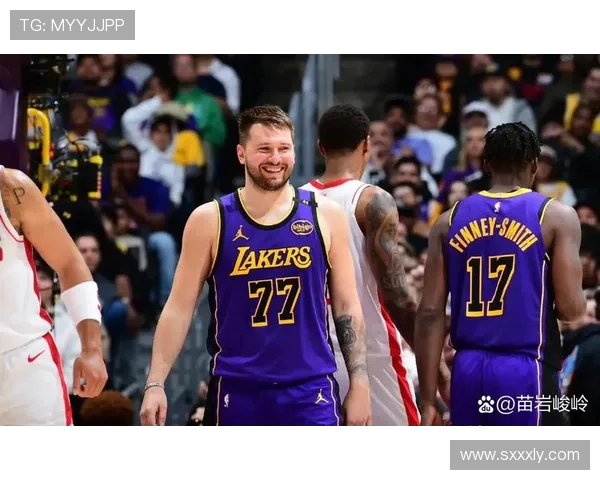 灰熊与湖人激战正酣卡特领衔球队争夺季后赛席位