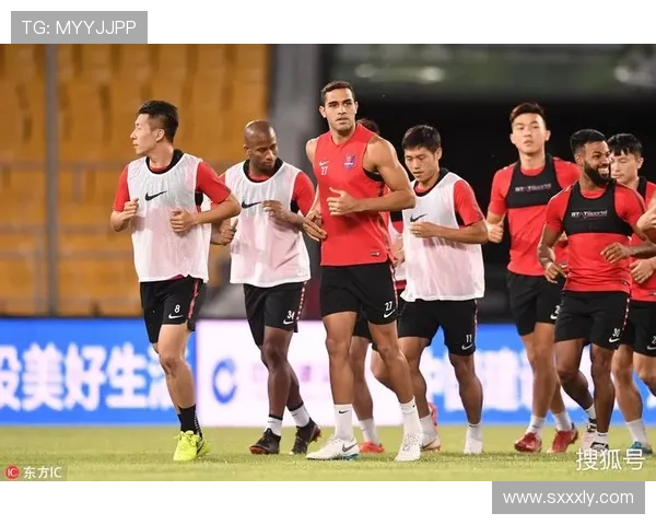 重庆足球队战术之争引发球迷热议战术调整是否能改变球队命运