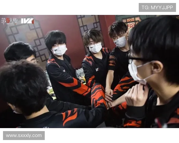 FPX战队实力引发热议玩家对其表现褒贬不一 FPX战队实力引发热议玩家对其表现褒贬不一